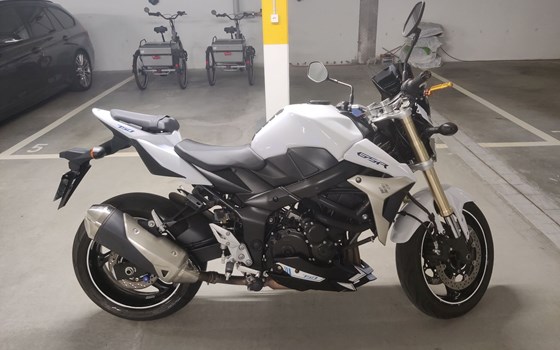 Motorrad Occasion Suzuki GSR 750 - Bild 1