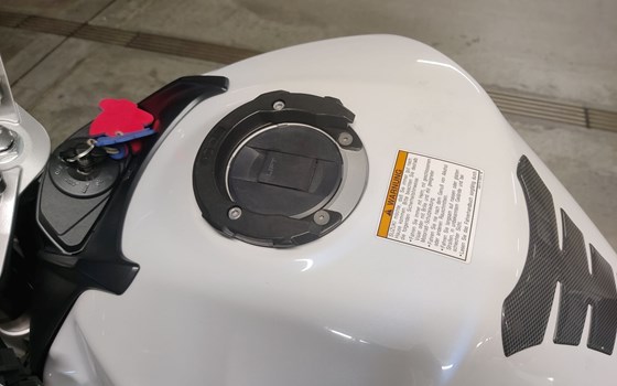 Motorrad Occasion Suzuki GSR 750 - Bild 2