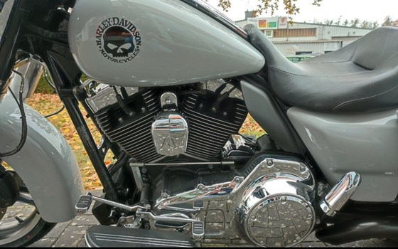 Gebrauchtmotorrad Harley-Davidson Touring Street Glide Special FLHXS - Bild 10