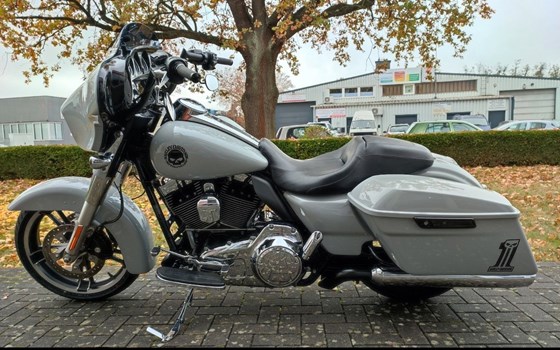 Gebrauchtmotorrad Harley-Davidson Touring Street Glide Special FLHXS - Bild 5