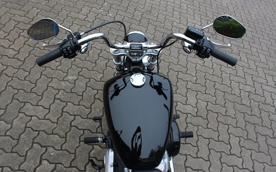 Gebrauchtmotorrad Harley-Davidson Softail Street Bob FXBB - Bild 9