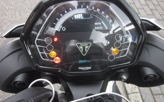 Gebrauchtmotorrad Triumph Street Triple 765 R - Bild 11