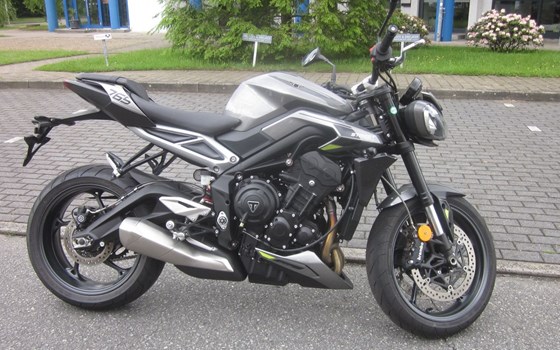 Gebrauchtmotorrad Triumph Street Triple 765 R - Bild 12