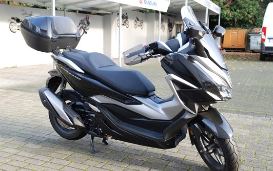 Gebrauchtmotorrad Honda Forza 350 - Bild 2