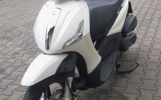 Gebrauchtmotorrad Piaggio Beverly 350ie Sport Touring - Bild 2