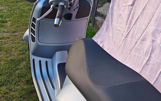 Gebrauchtmotorrad Vespa GTS 300 hpe Super Tech - Bild 3