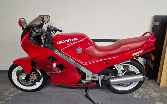 Motorrad Occasion Honda VFR 750 F - Bild 3