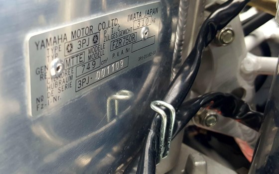 Gebrauchtmotorrad Yamaha FZR 750 R - Bild 7