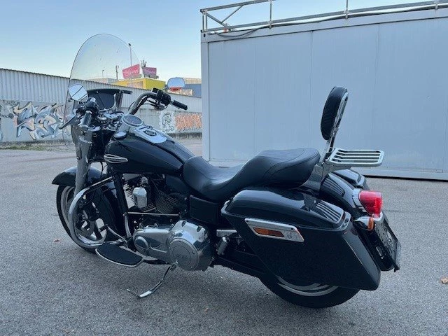 Harley-Davidson Dyna Switchback  FLD (Vivid Black) - Bild 8