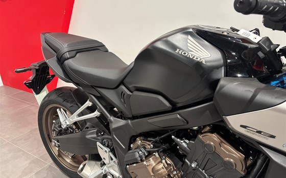 Neufahrzeug Honda CB650R E-Clutch - Bild 10