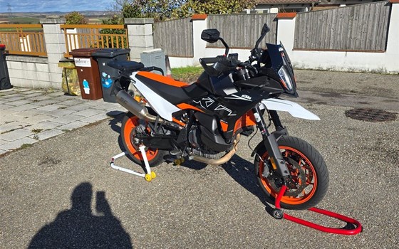 Gebrauchtmotorrad KTM 890 SMT - Bild 2