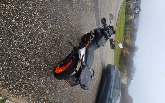 Gebrauchtmotorrad KTM 890 SMT - Bild 2