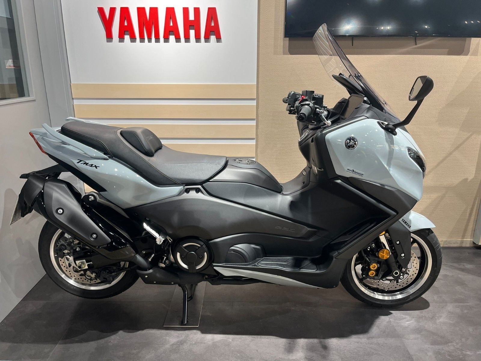 Yamaha TMAX Tech MAX 