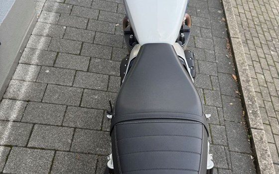 Gebrauchtmotorrad Triumph Speed Twin 900 - Bild 6