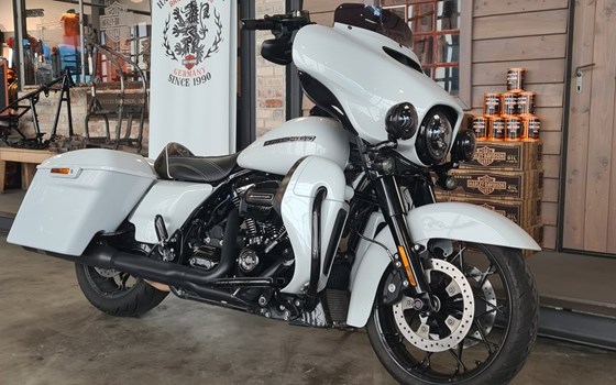 Gebrauchtmotorrad Harley-Davidson Dyna Street Bob Special - Bild 3