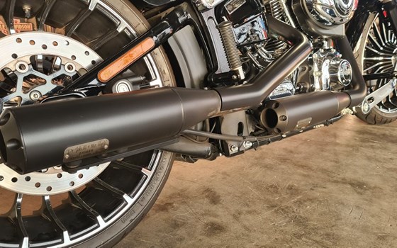 Gebrauchtmotorrad Harley-Davidson Softail Breakout FXSB - Bild 4