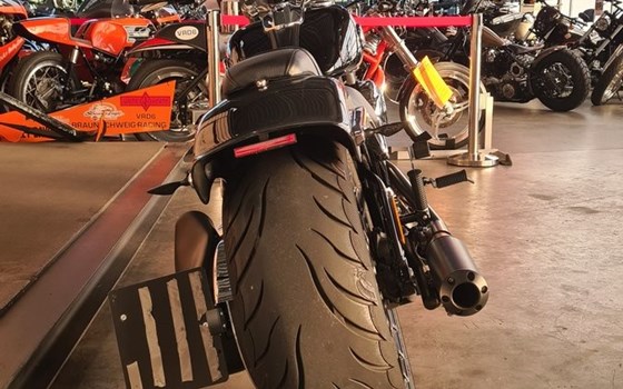 Gebrauchtmotorrad Harley-Davidson Softail Breakout FXSB - Bild 6