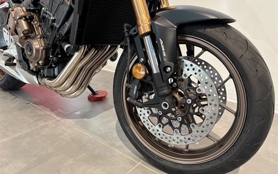 Neufahrzeug Honda CB650R E-Clutch - Bild 3