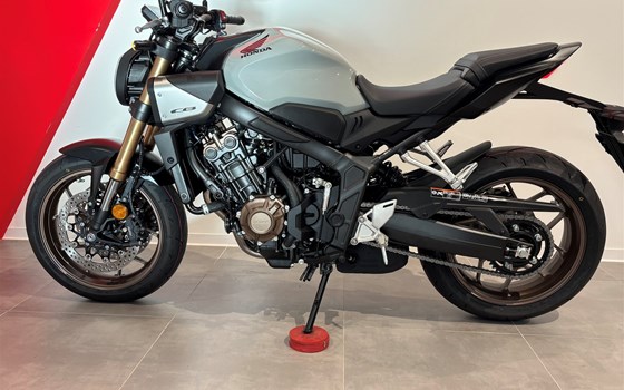 Neufahrzeug Honda CB650R E-Clutch - Bild 8