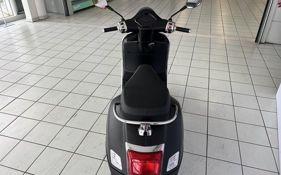 Gebrauchtmotorrad Vespa GTS 300 Super Sport - Bild 4