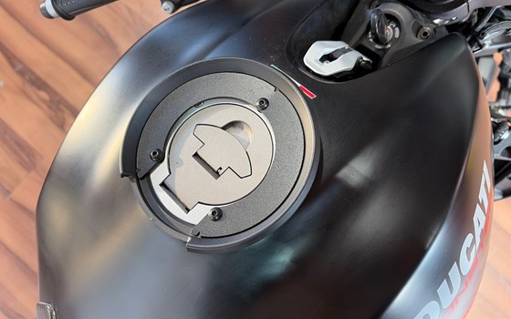 Gebrauchtmotorrad Ducati Monster 821 Stealth - Bild 2