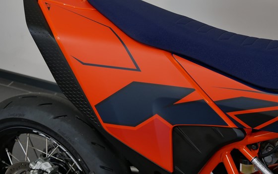 Neufahrzeug KTM 690 SMC R - Bild 11
