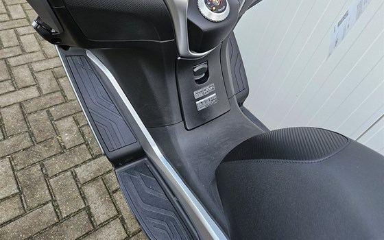 Gebrauchtmotorrad Kymco New Downtown 125i ABS - Bild 9