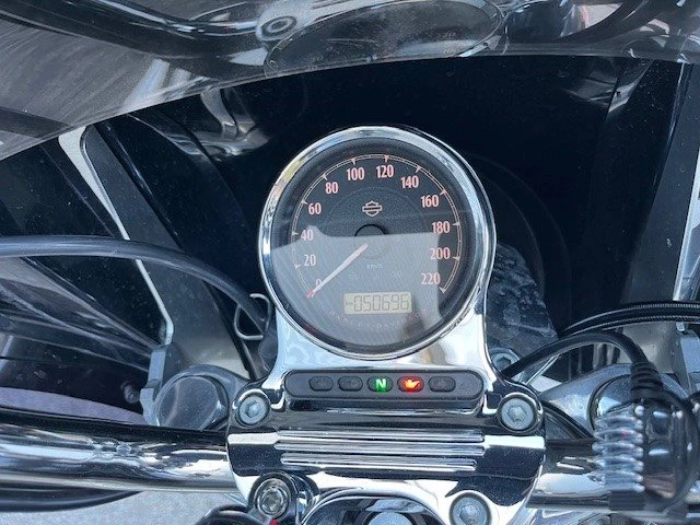 Harley-Davidson Sportster XL 1200T SuperLow (Vivid Black) - Bild 14