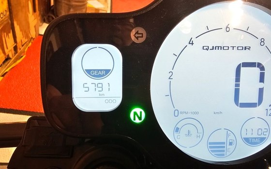 Gebrauchtmotorrad QJ Motor SRV 550 - Bild 5