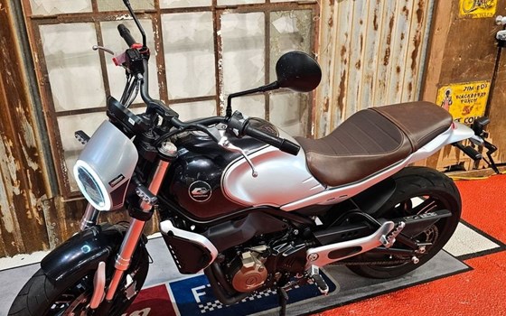 Gebrauchtmotorrad QJ Motor SRV 550 - Bild 8