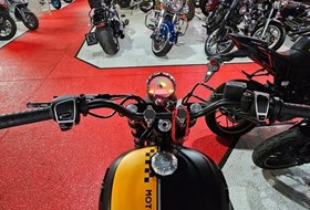 Moto Guzzi V9 Bobber