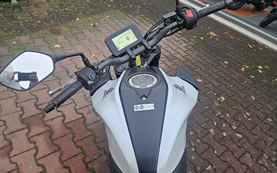 Gebrauchtmotorrad Honda CB125R - Bild 10