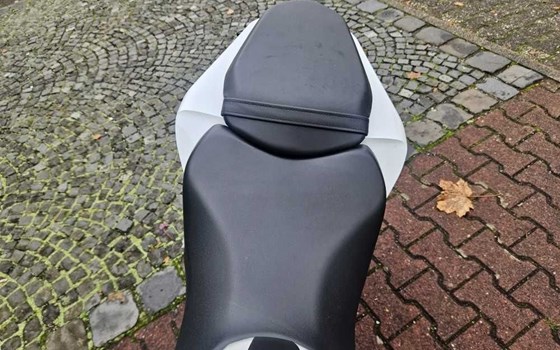 Gebrauchtmotorrad Honda CB125R - Bild 11