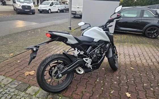 Gebrauchtmotorrad Honda CB125R - Bild 2