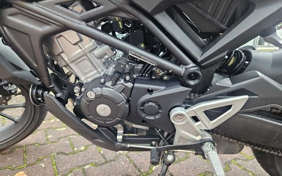 Gebrauchtmotorrad Honda CB125R - Bild 6