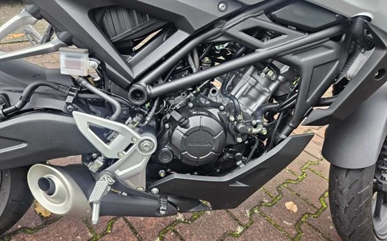 Gebrauchtmotorrad Honda CB125R - Bild 8