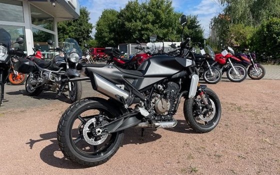 Neufahrzeug Husqvarna Svartpilen 801 - Bild 6