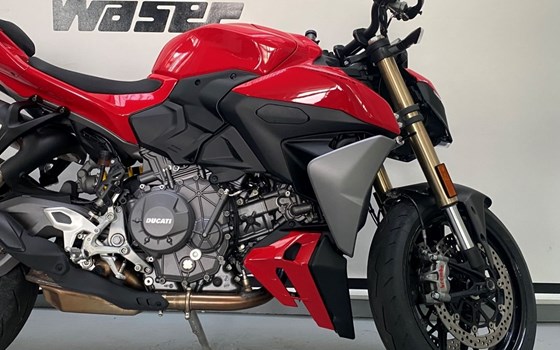 Gebrauchtmotorrad Ducati Streetfighter V2 - Bild 3