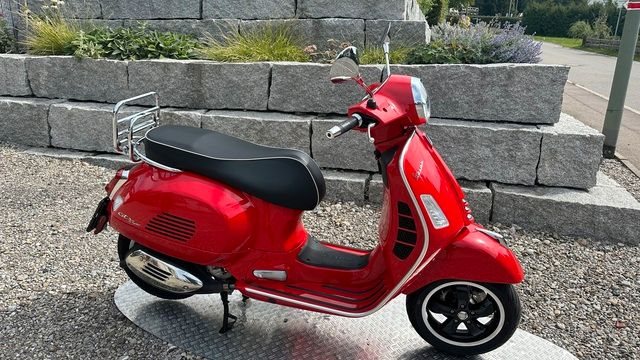 Vespa GTS 300 hpe Super 