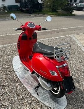 Gebrauchtmotorrad Vespa GTS 300 hpe Super - Bild 2