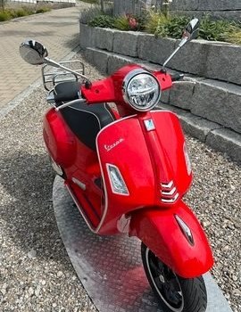 Gebrauchtmotorrad Vespa GTS 300 hpe Super - Bild 5
