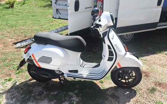 Gebrauchtmotorrad Vespa GTS 300 hpe Super - Bild 1