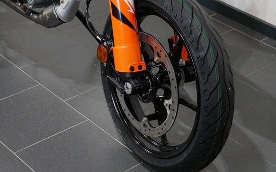 Neufahrzeug KTM 125 SMC R - Bild 13