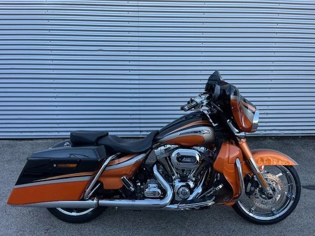 Harley-Davidson CVO Street Glide FLHXSE (Black Diamond & Inferno Orange) - Bild 2