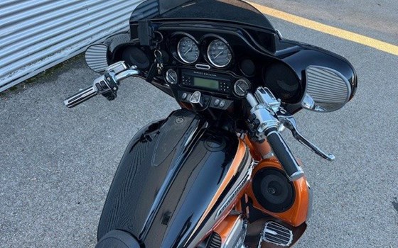 Gebrauchtmotorrad Harley-Davidson CVO Street Glide FLHXSE - Bild 5