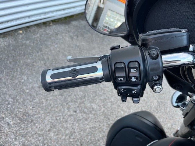 Harley-Davidson Touring Street Glide Special FLHXS (Black Denim & Red Stripes) - Bild 13