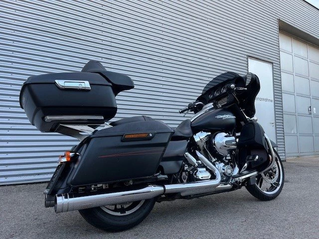 Harley-Davidson Touring Street Glide Special FLHXS (Black Denim & Red Stripes) - Bild 8