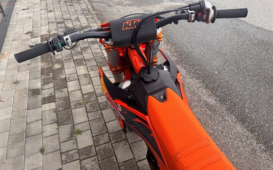 Gebrauchtmotorrad KTM 450 SX-F Factory Edition - Bild 12