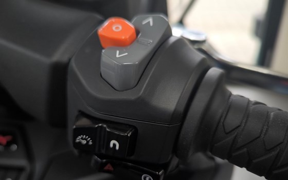 Neufahrzeug Kymco AK 550i ABS PREMIUM - Bild 10