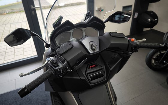 Neufahrzeug Kymco AK 550i ABS PREMIUM - Bild 6